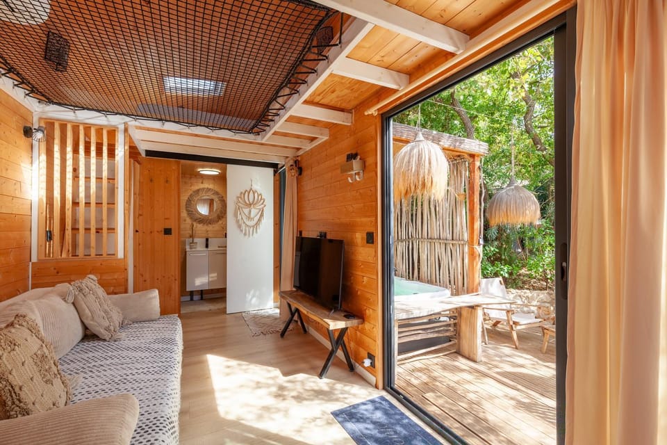 Property building, Living room