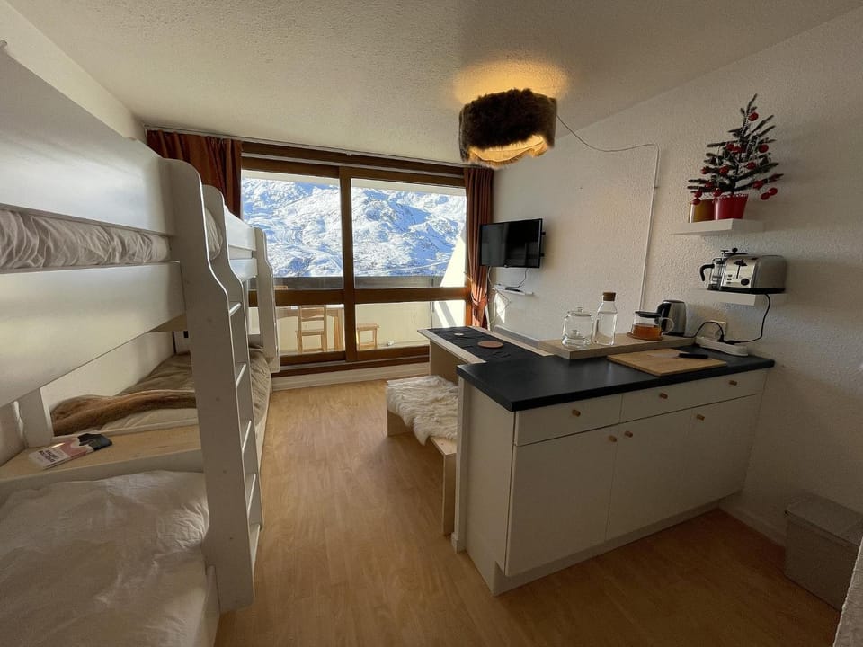 Property building, Living room, Bedroom