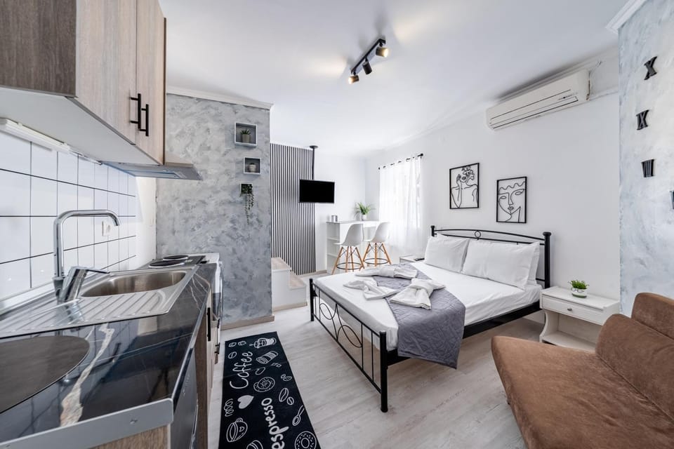 Property building, Living room, Bedroom