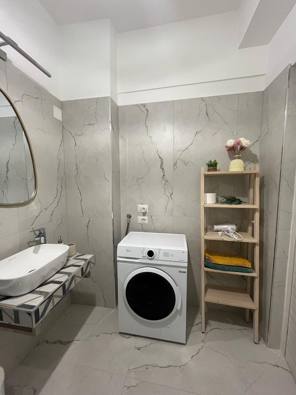Toilet, Bathroom, washing machine