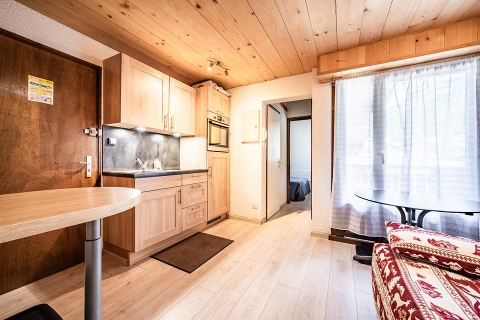 Property building, Kitchen or kitchenette, Living room