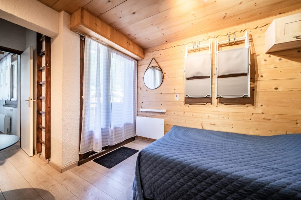 Living room, Bedroom