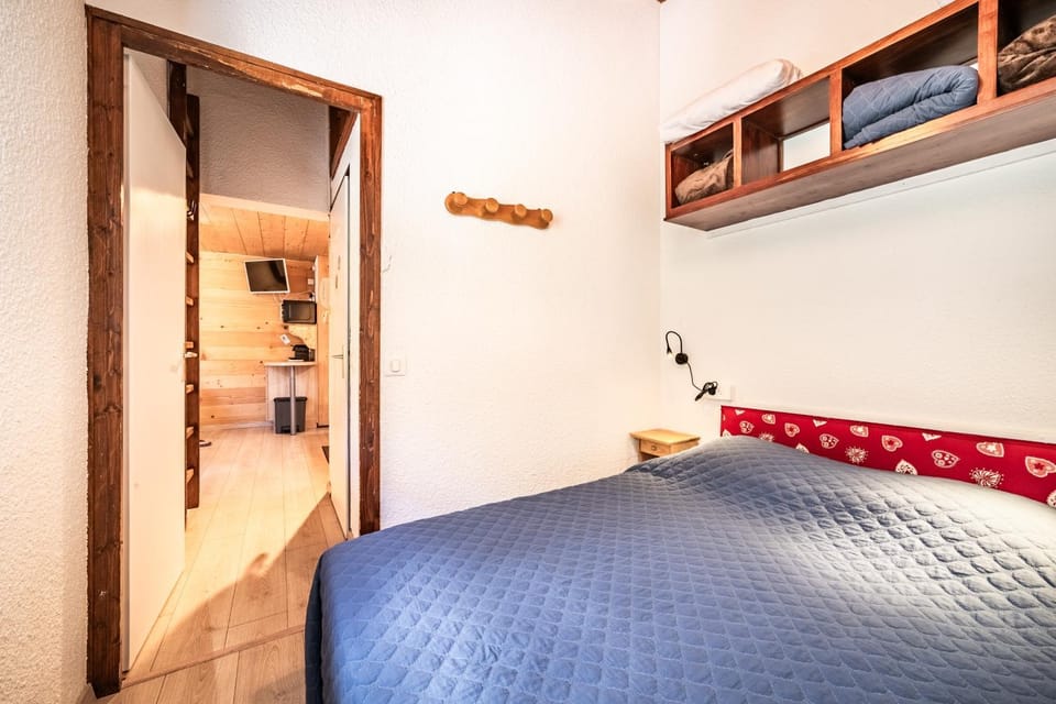 Property building, Living room, Bedroom