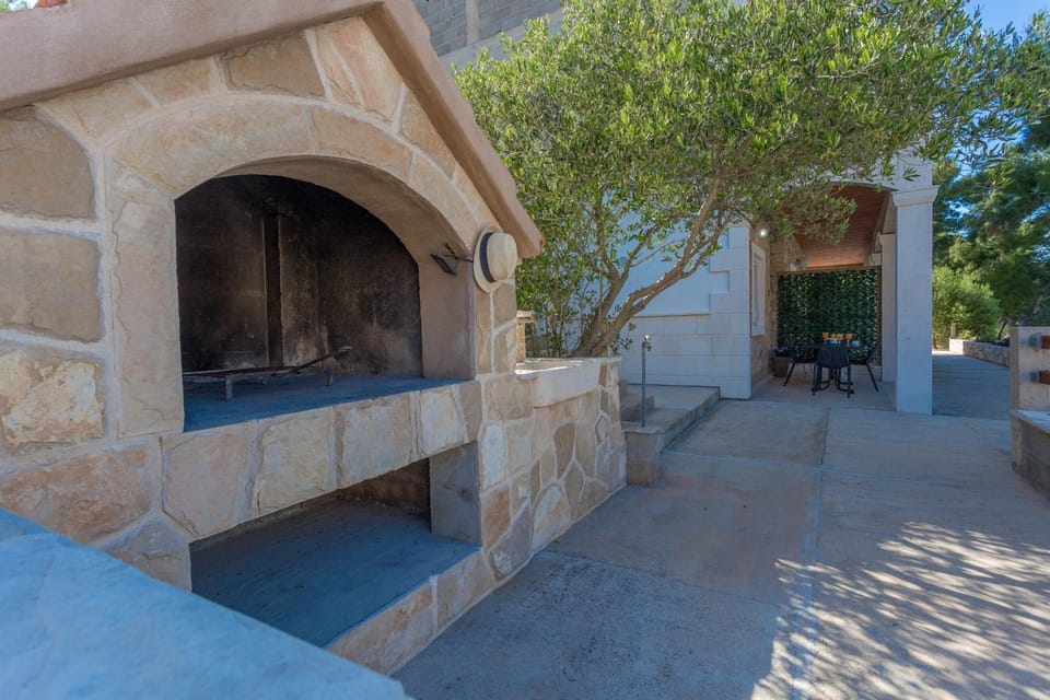 Location, children, Family