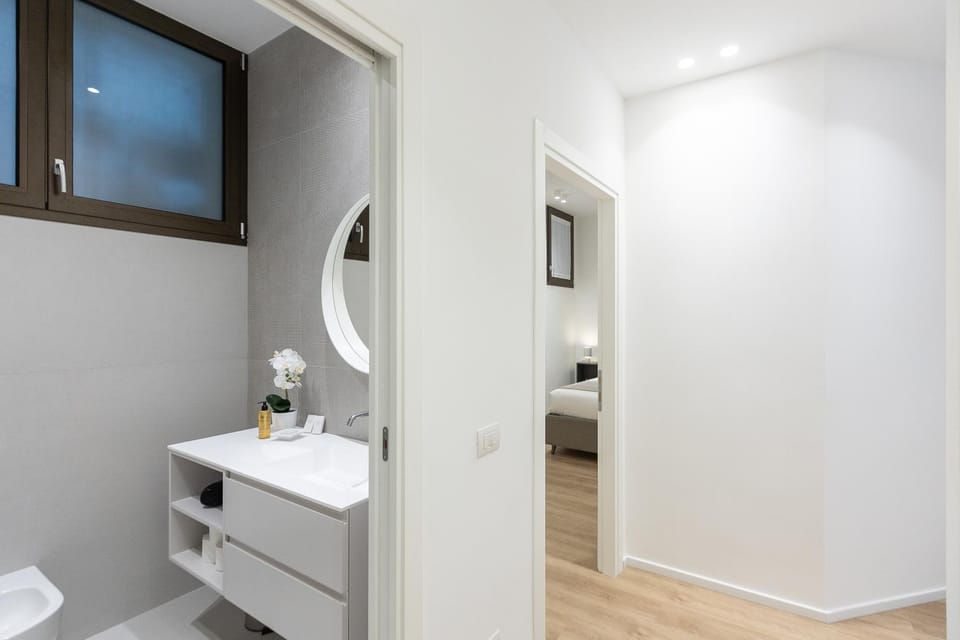 Toilet, Bathroom, towels