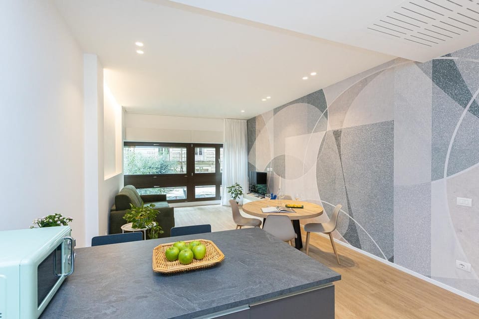 Kitchen or kitchenette, Living room, Seating area, Dining area
