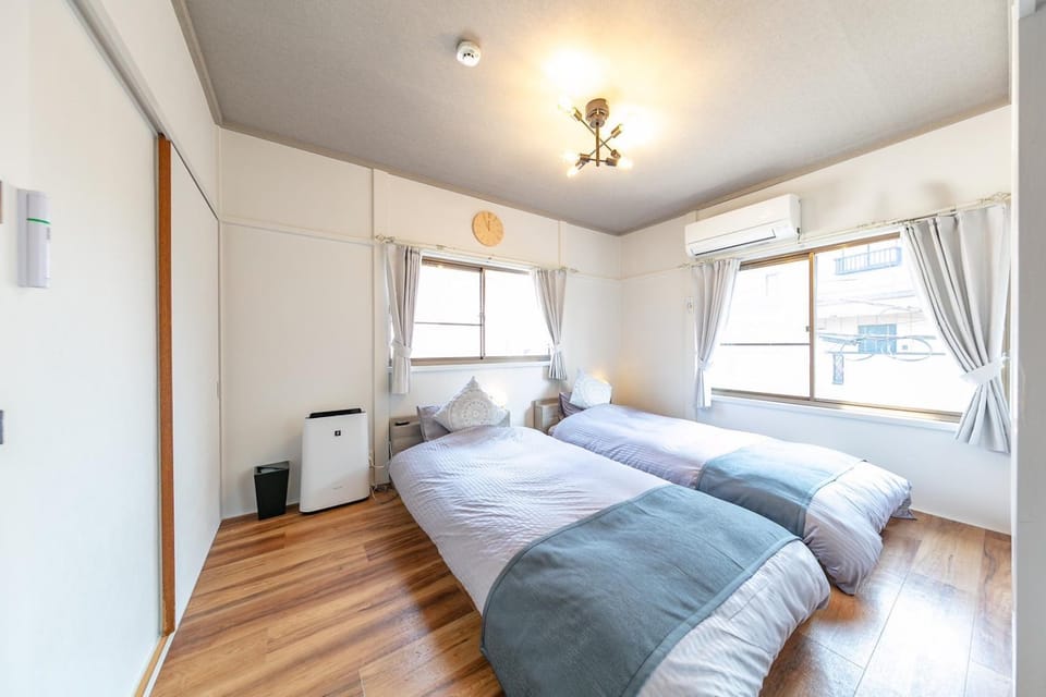 Bed, Photo of the whole room, Bedroom