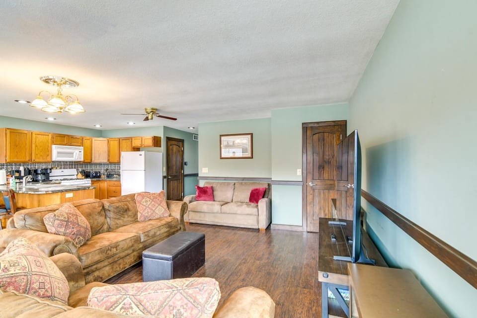 Riverfront Cabin Near Dtwn Pella w/ Game Room! Cabin in Iowa