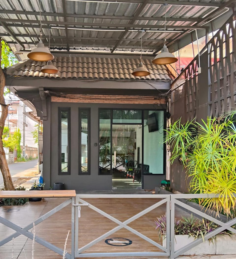 Property building, Facade/entrance, Balcony/Terrace