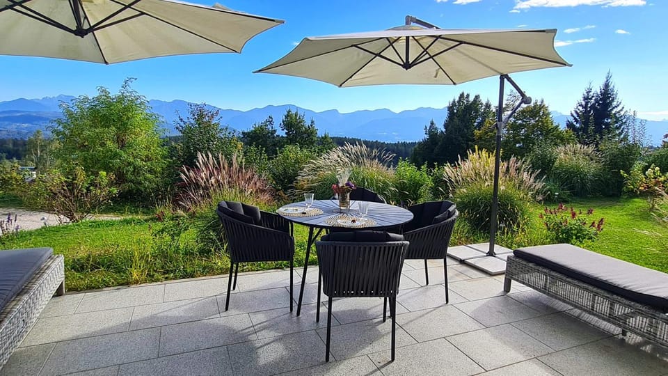 Patio, Natural landscape, Garden, Garden, View (from property/room), Balcony/Terrace, Balcony/Terrace, Dining area, Mountain view