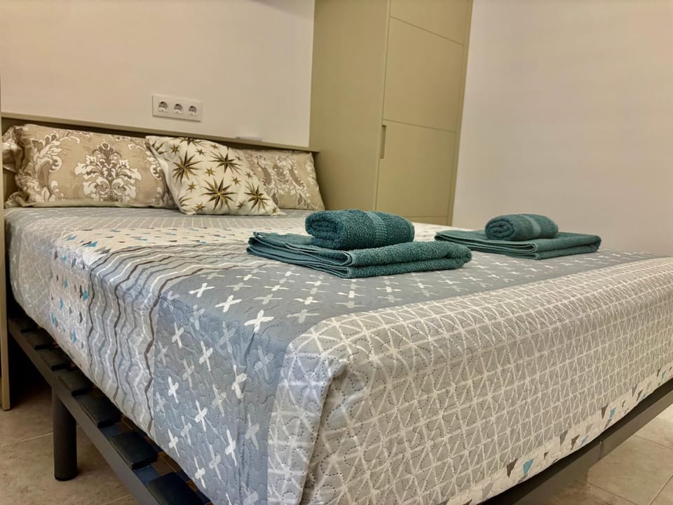 Bed, Bedroom, towels, air conditioner