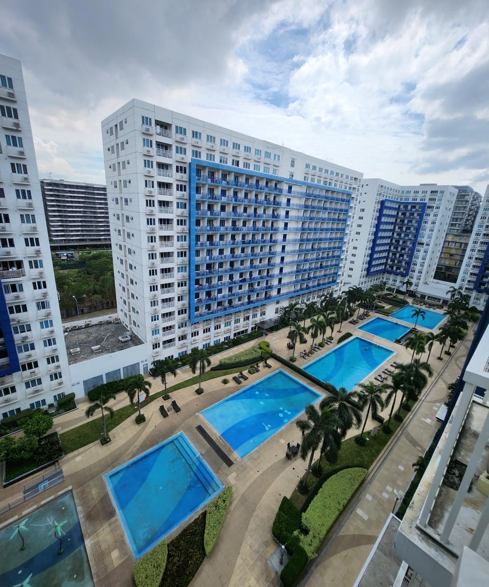 Property building, Day, Garden, City view, Pool view, Swimming pool, Swimming pool, sunbed