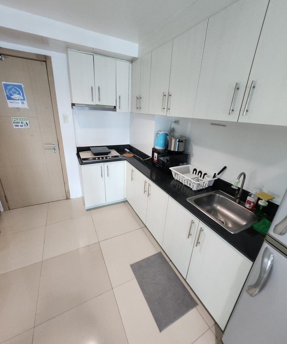 Kitchen or kitchenette, dishwasher, toaster