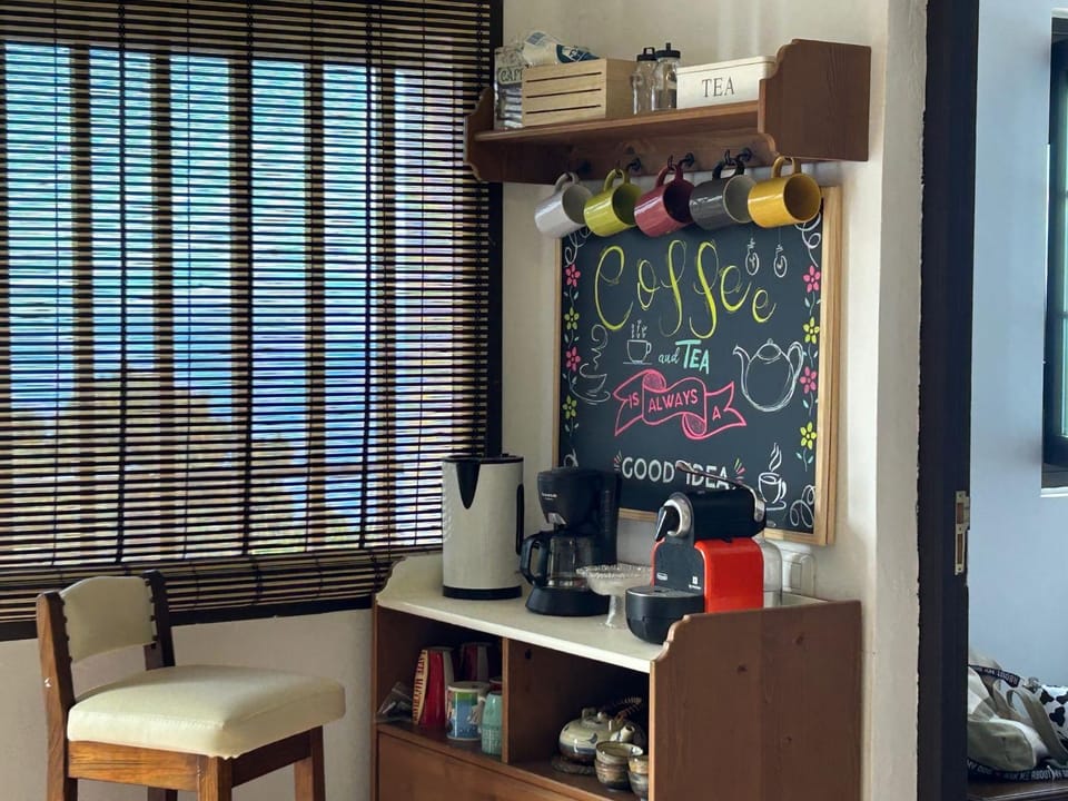 Coffee/tea facilities, Dining area