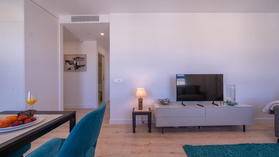 XPCE URBAN 16 MALAGA SKYLINE - Parking Free Apartment in Malaga