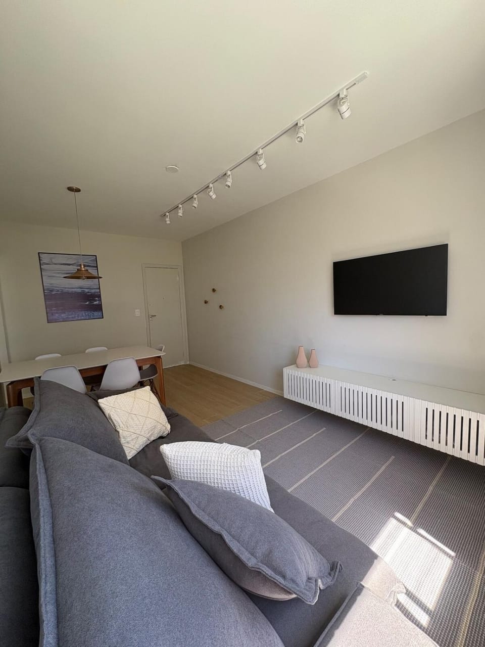 Communal lounge/ TV room, TV and multimedia, Living room, Seating area, Evening entertainment, internet