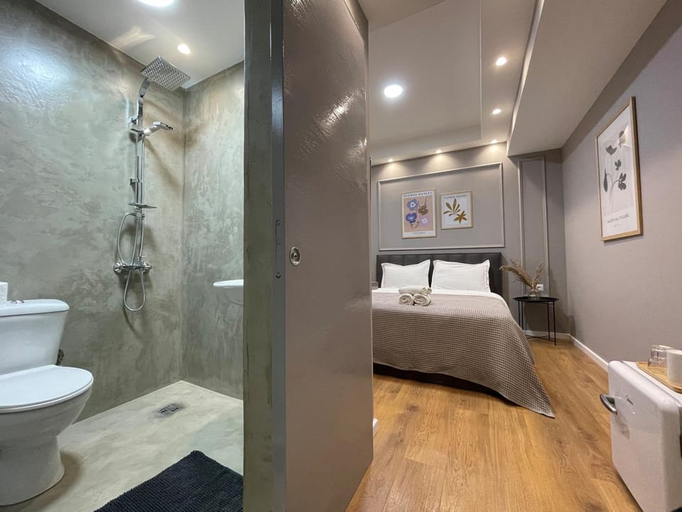 Shower, Toilet, Bedroom