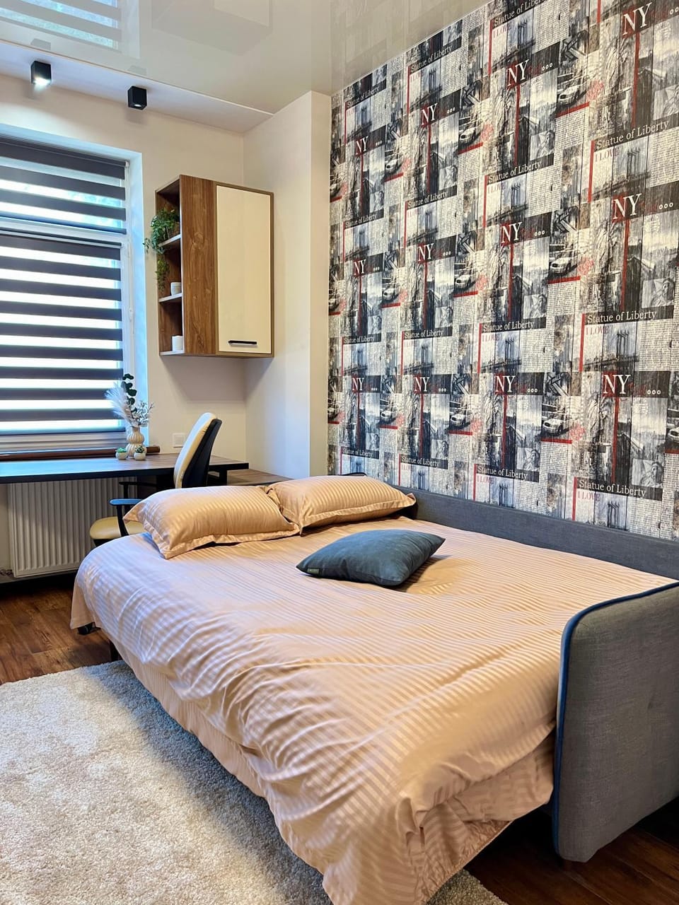 Bed, Photo of the whole room, Bedroom