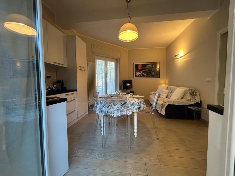 TV and multimedia, Kitchen or kitchenette, Seating area, Dining area