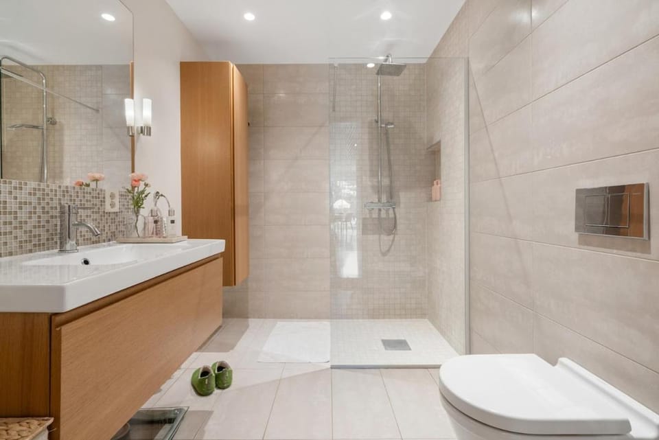 Shower, Toilet, Bathroom
