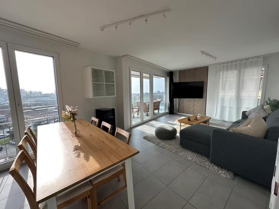 Living room, Dining area