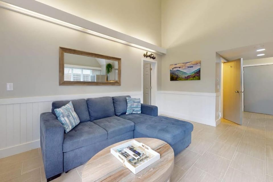 Sapphire Serenity - Full Condo House in Tennessee