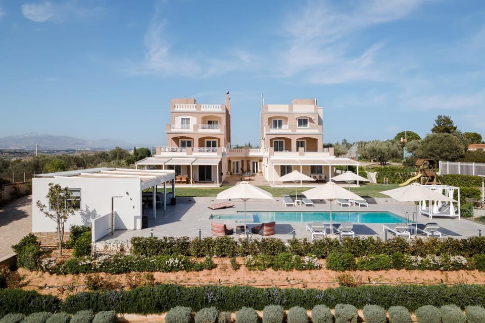 Property building, Day, Pool view, Swimming pool, sunbed