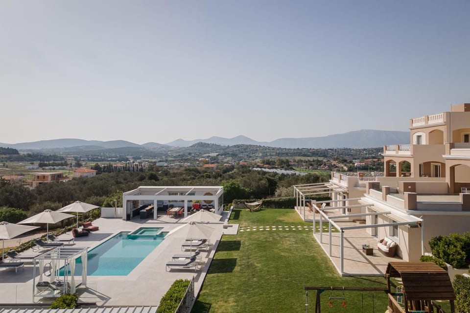 Property building, Day, Natural landscape, Mountain view, Pool view, Swimming pool, sunbed
