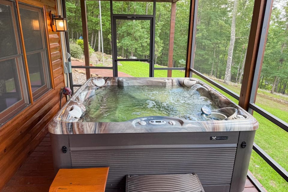 Bougie Bear Cabin Cabin in Union County