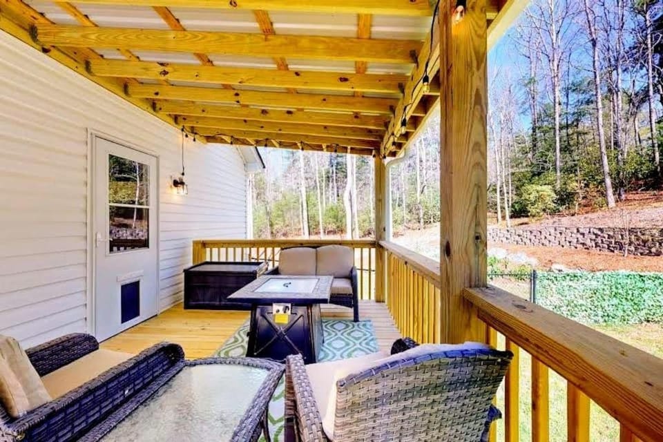 Gap Creek Cottage House in Fairview