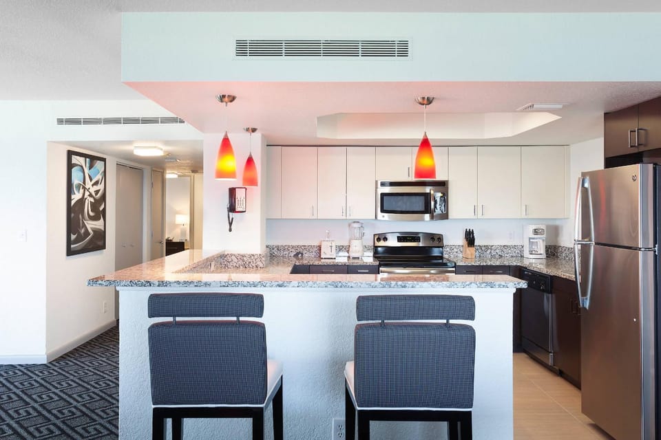 Kitchen or kitchenette, dishwasher, stove