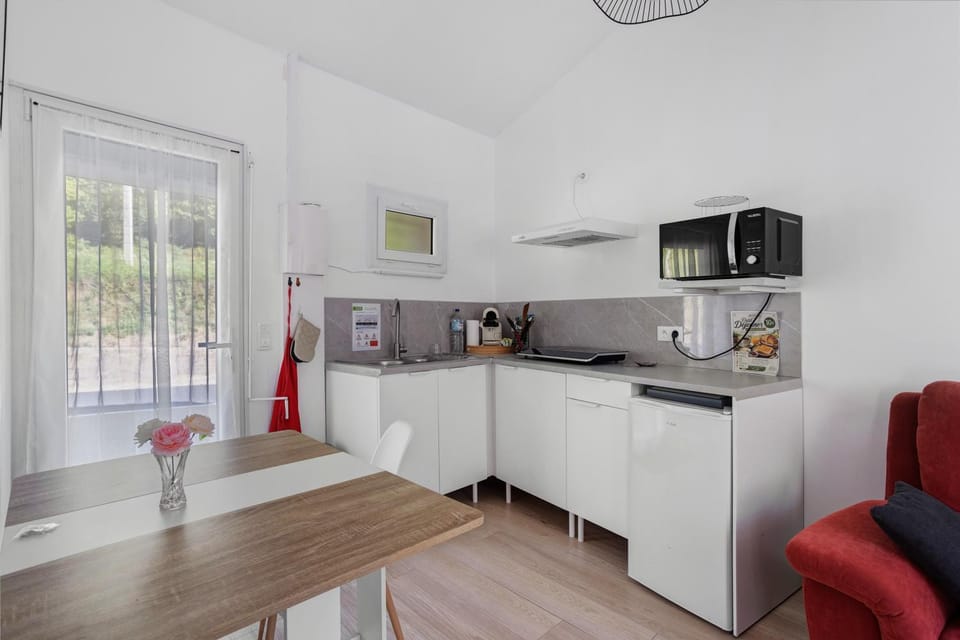 Kitchen or kitchenette, Living room
