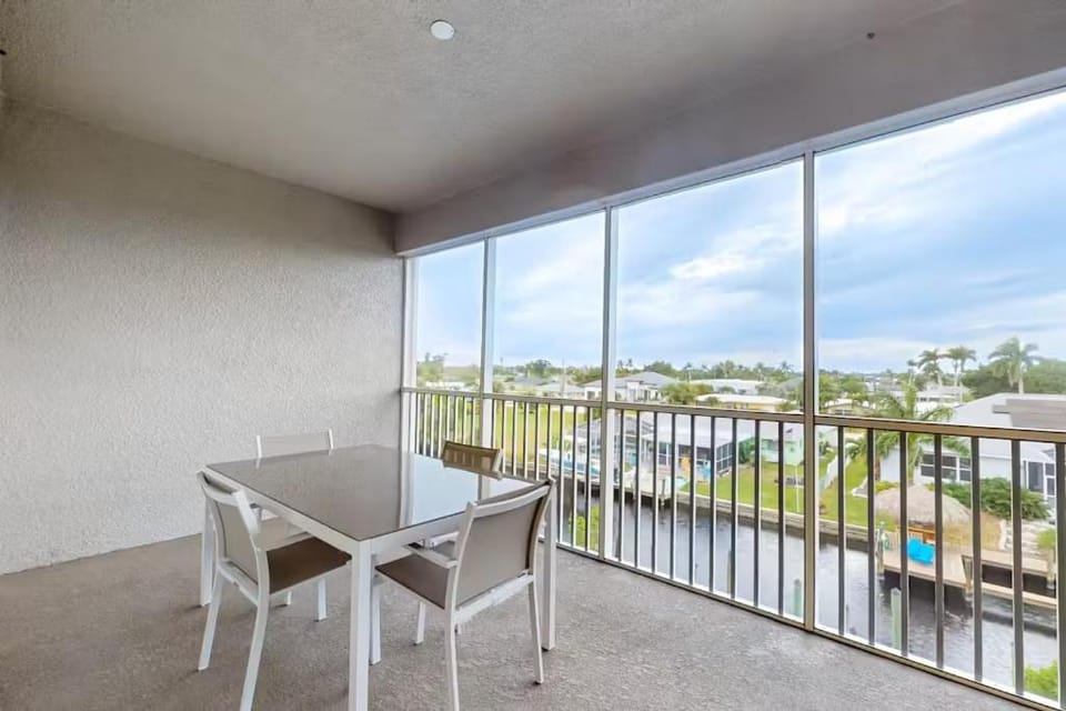 Gulf Access with Boat Slip, Heated Saltwater Pool, Dog-Friendly - Bacino Vista #301 - Roelens House in Cape Coral