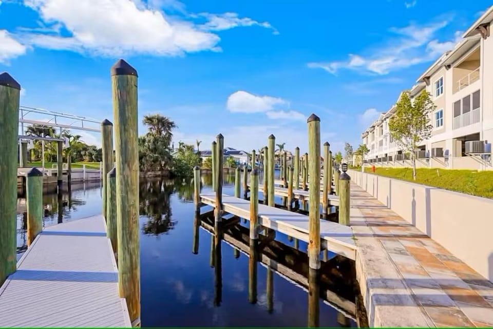 Gulf Access with Boat Slip, Heated Saltwater Pool, Dog-Friendly - Bacino Vista #301 - Roelens House in Cape Coral