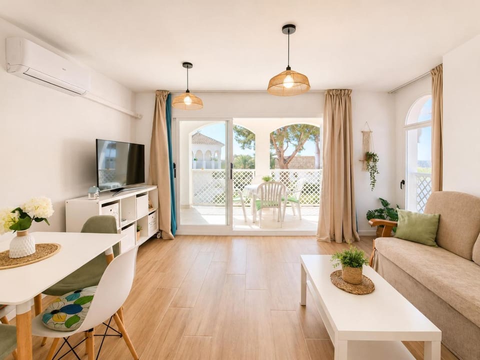 TV and multimedia, Living room, Dining area, air conditioner