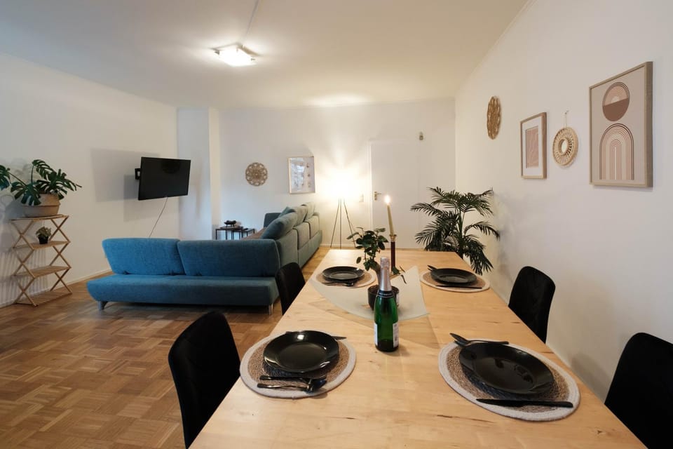 Living room, Dining area