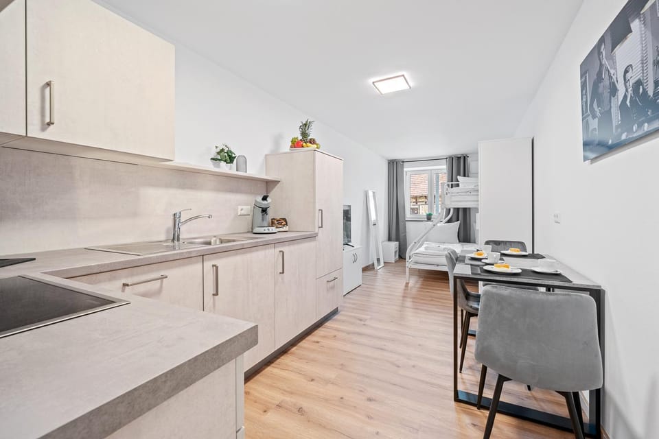 Kitchen or kitchenette, Dining area, stove