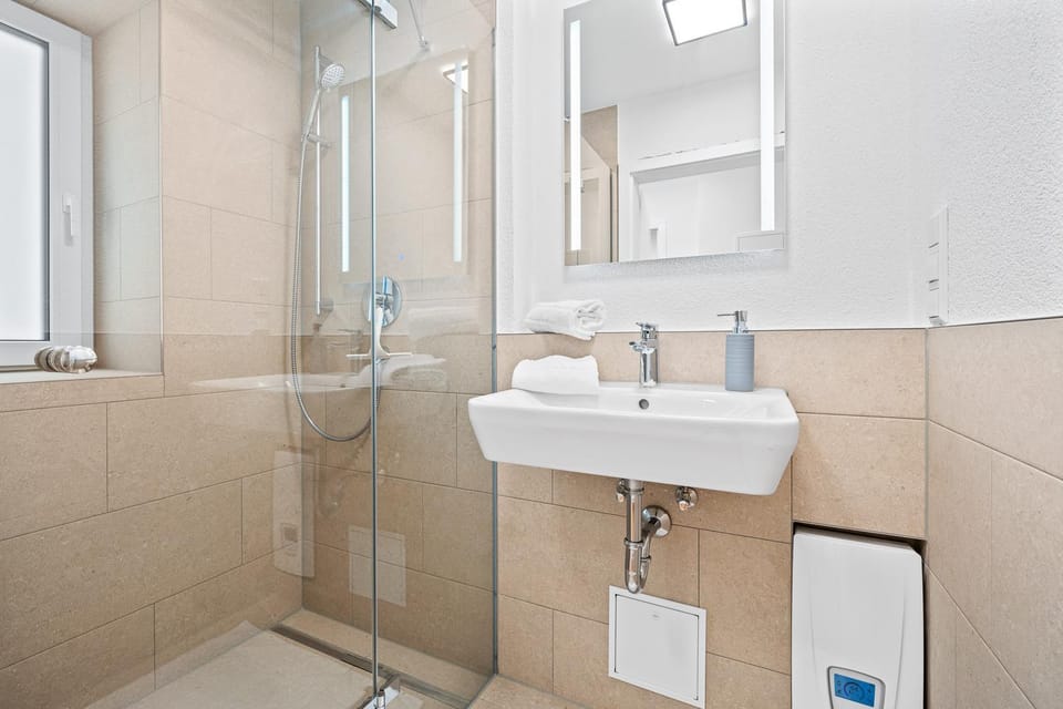 Shower, Bathroom, towels