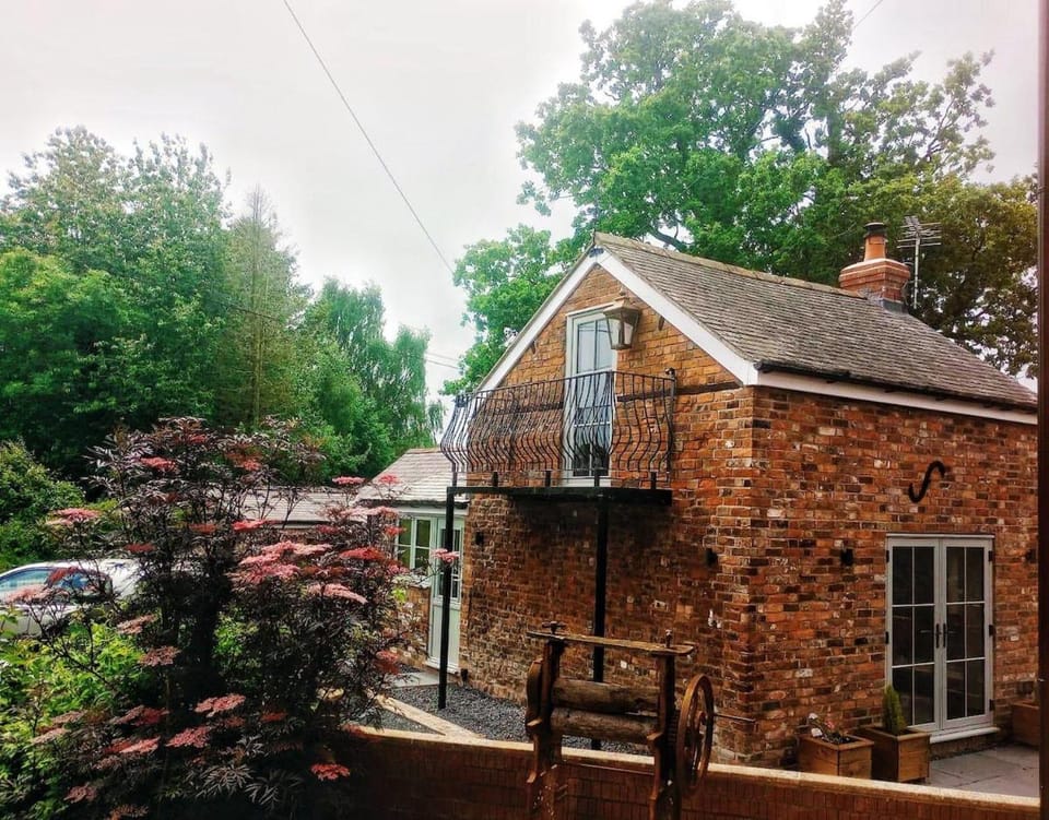 The Old Smithy, beautifully restored cottage in Carreghofa, near Llanymynech House in Wales