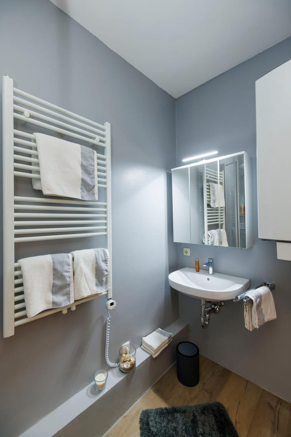 Bathroom, towels