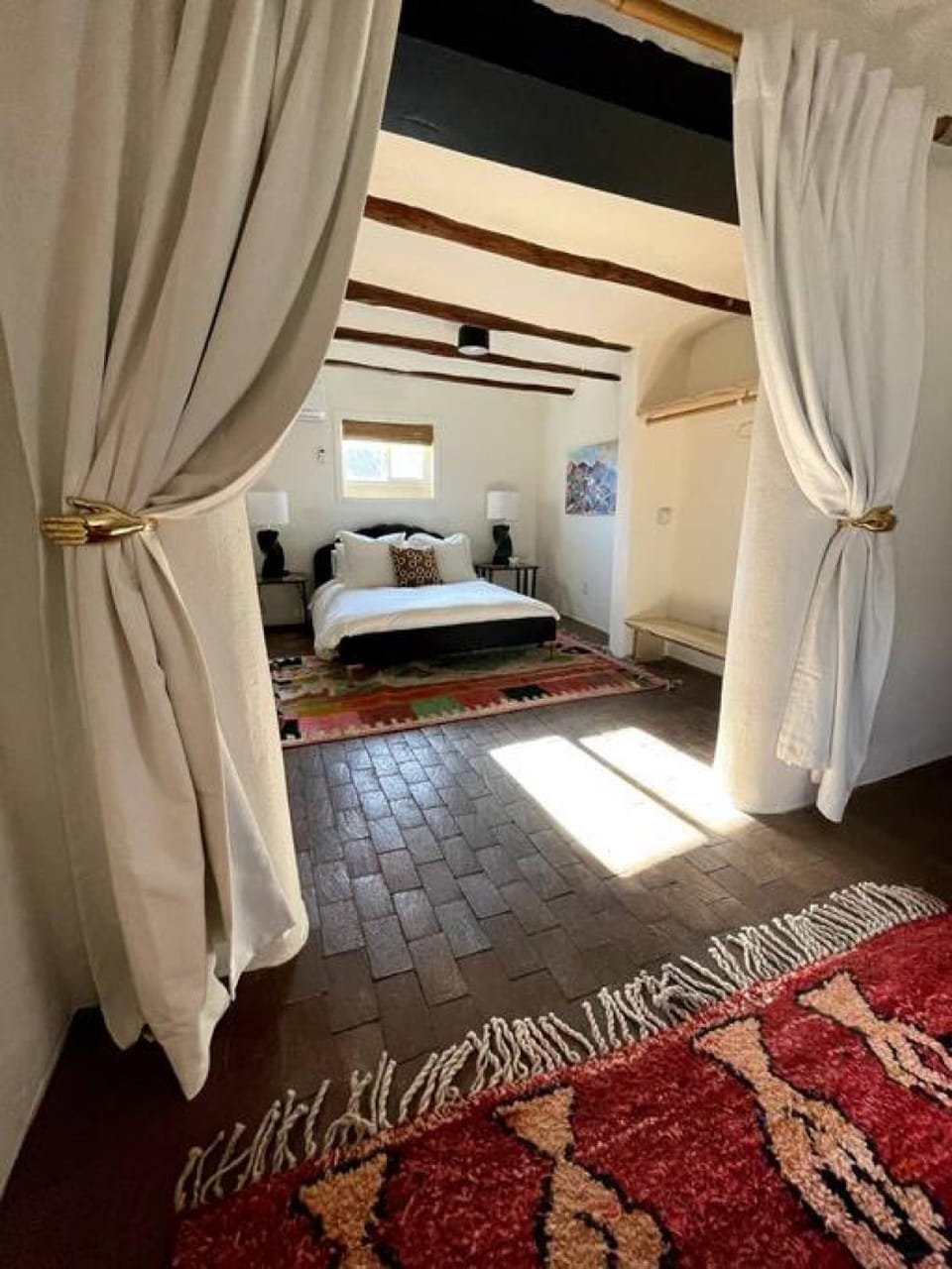 Spacious Stylish Niji Suite House in Santa Fe