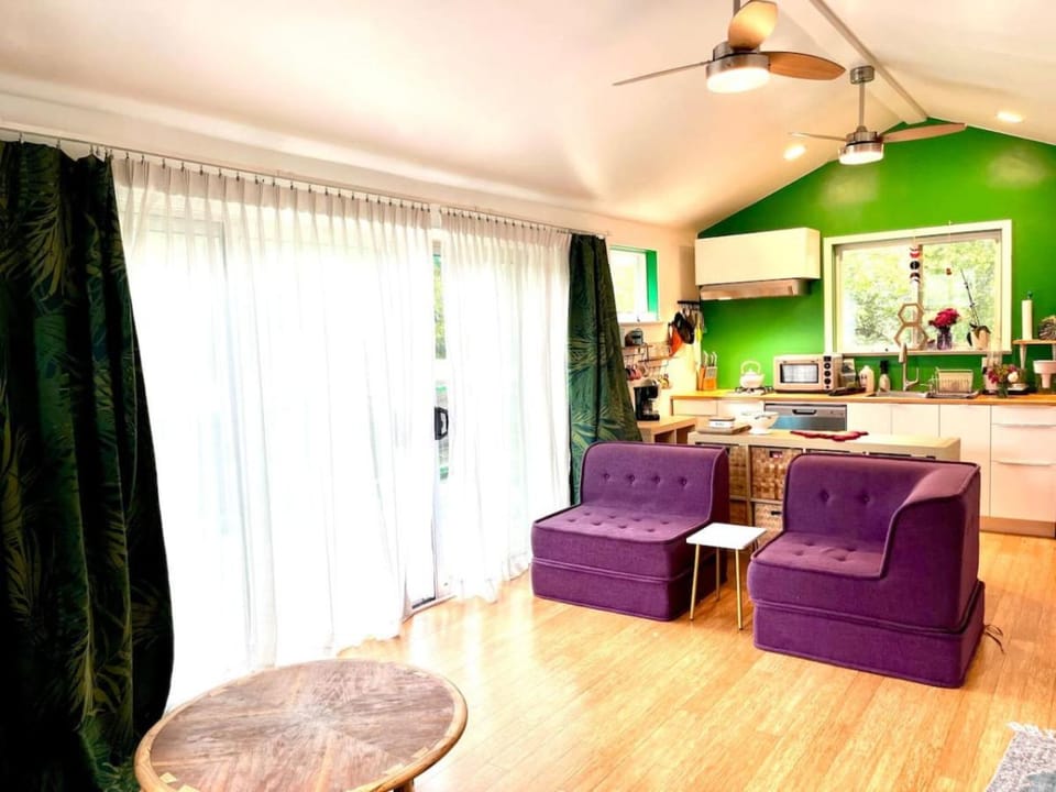 Kitchen or kitchenette, Living room, Seating area
