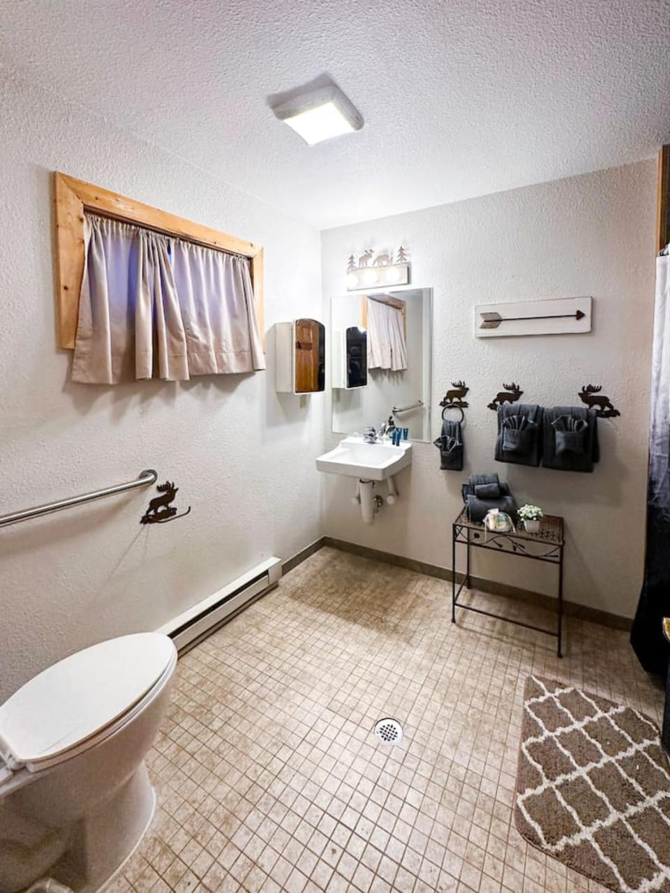 Kinnikinnick Retreat Steps from the Lake and Board walk 5 min drive to RMNP House in Grand Lake