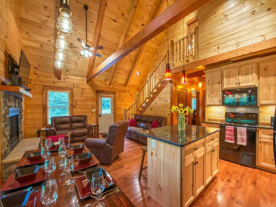 Kitchen or kitchenette, Living room, Dining area, oven