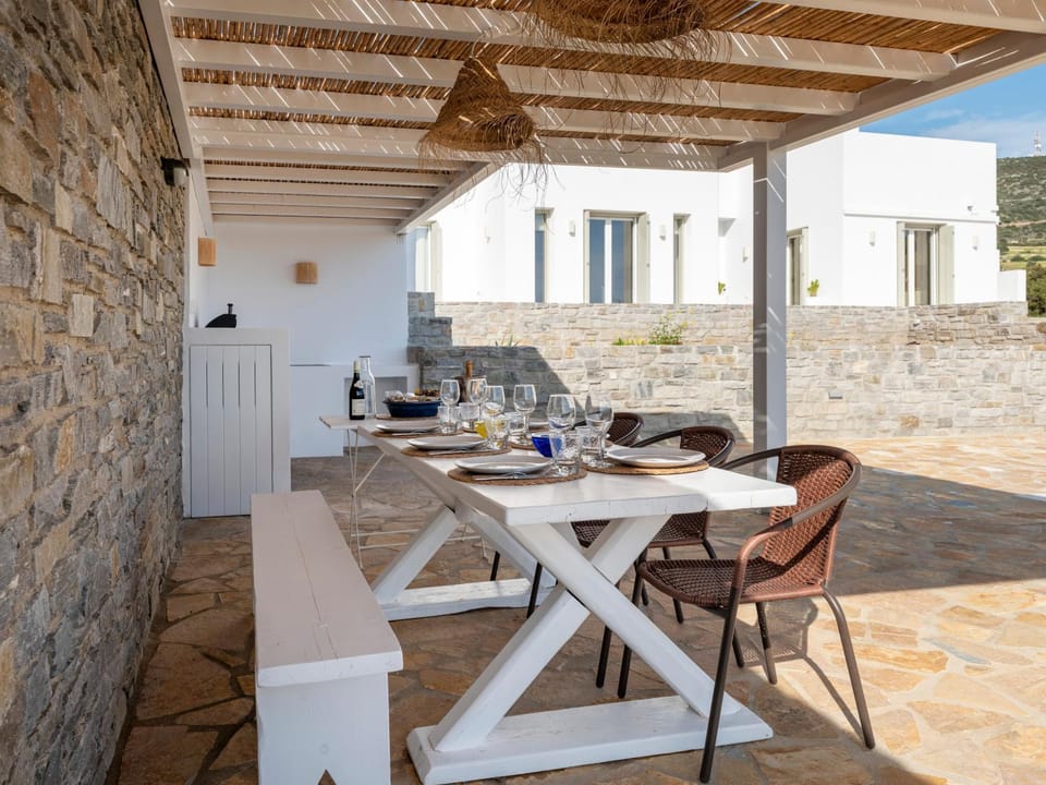 Day, Seating area, Dining area, Alcoholic drinks