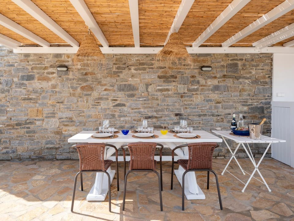 Day, Dining area