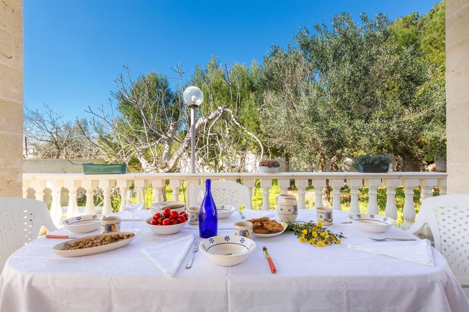 Patio, Dining area, Garden view