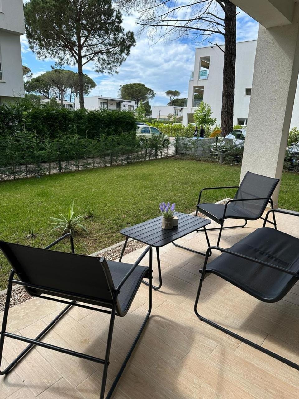 Patio, Spring, Day, Seating area, Garden view, sunbed