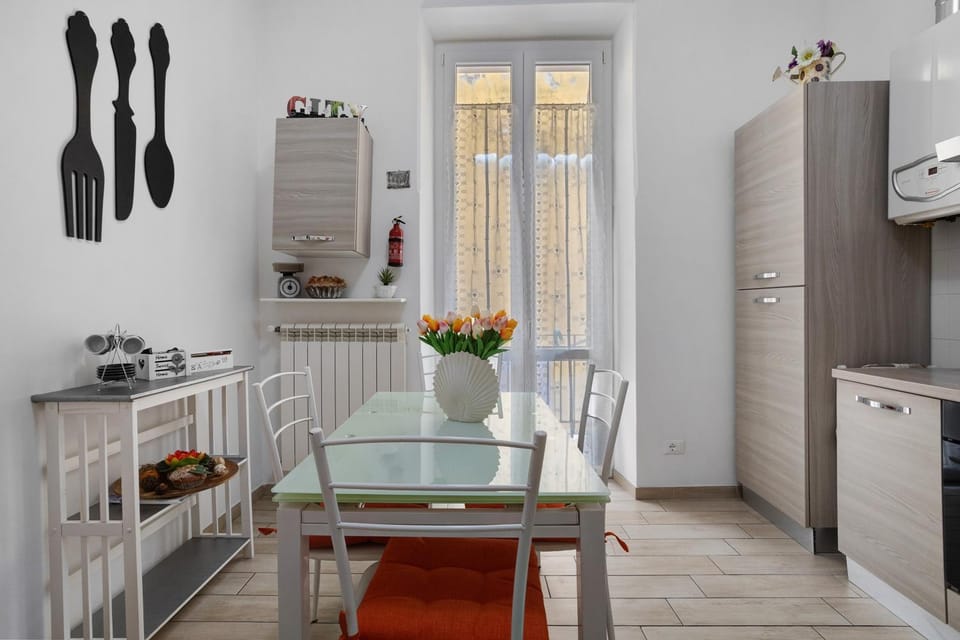 Property building, Kitchen or kitchenette, Living room