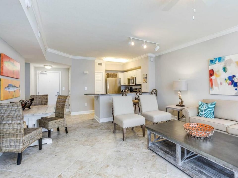 King Master Bedroom, 2 Baths, Free Beach Chairs, Close to Pier Park-1209 Apartment in Panama City Beach